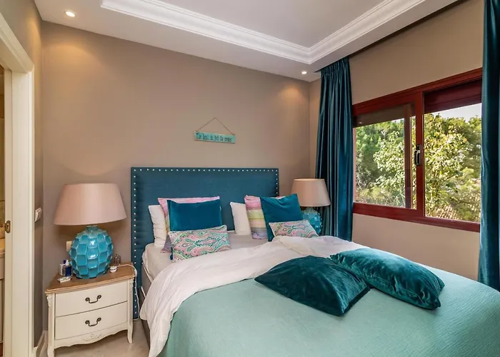 Luxury 2-bed Elviria - Pool Sauna & Gym Appartement