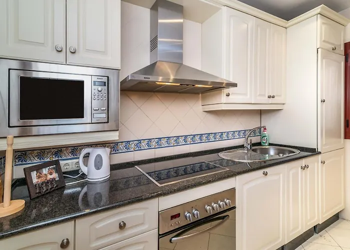 Luxury 2-bed Elviria - Pool Sauna & Gym Appartement