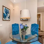 Luxury 2-bed Elviria - Pool Sauna & Gym * Marbella