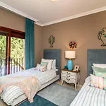 Apartment Luxury 2-bed Elviria - Pool Sauna & Gym *