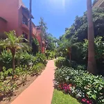 Luxury 2-bed Elviria - Pool Sauna & Gym Apartment *