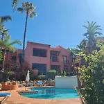 Luxury 2-bed Elviria - Pool Sauna & Gym Apartment