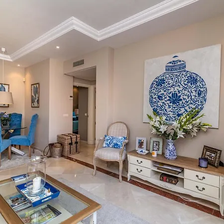 شقة Luxury 2-bed Elviria - Pool Sauna & Gym ماربيا