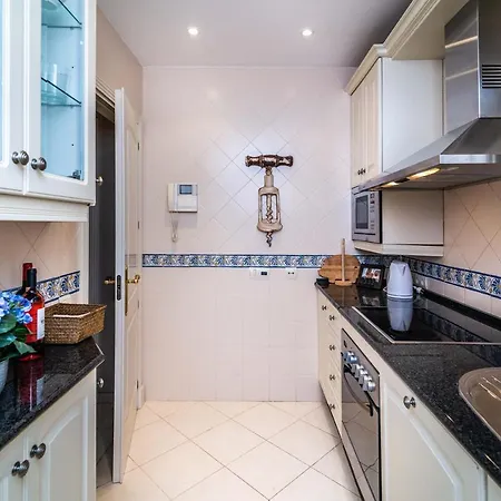 Luxury 2-bed Elviria - Pool Sauna & Gym アパート