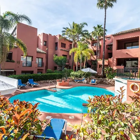 Luxury 2-bed Elviria - Pool Sauna & Gym Marbella