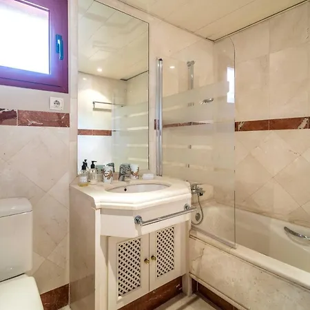 Luxury 2-bed Elviria - Pool Sauna & Gym شقة