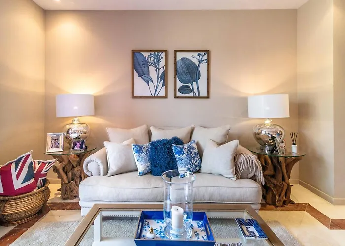 Luxury 2-bed Elviria - Pool Sauna & Gym *