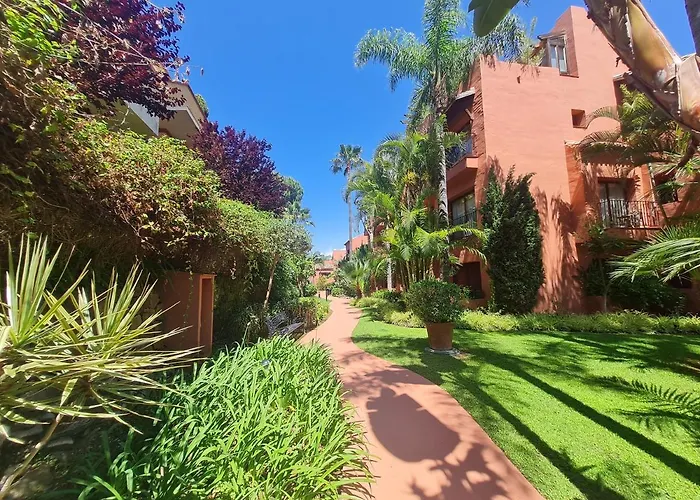 アパート Luxury 2-bed Elviria - Pool Sauna & Gym *