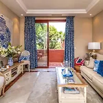 Luxury 2-bed Elviria - Pool Sauna & Gym