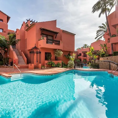 Luxury 2-bed Elviria - Pool Sauna & Gym