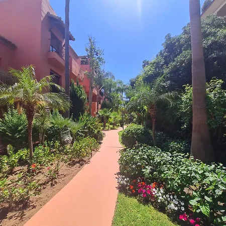 Luxury 2-bed Elviria - Pool Sauna & Gym 아파트 *