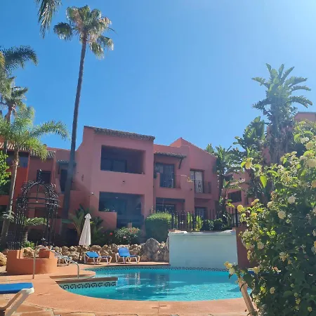 Luxury 2-bed Elviria - Pool Sauna & Gym Apartman