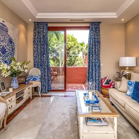 Luxury 2-bed Elviria - Pool Sauna & Gym