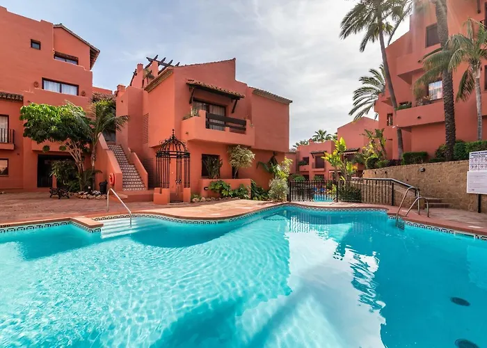 Luxury 2-bed Elviria - Pool Sauna & Gym