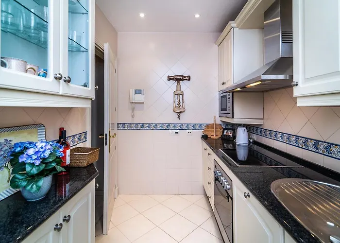 Luxury 2-bed Elviria - Pool Sauna & Gym 公寓