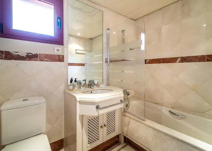 Luxury 2-bed Elviria - Pool Sauna & Gym 公寓