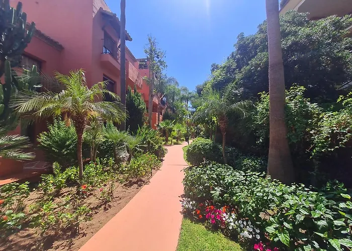 Luxury 2-bed Elviria - Pool Sauna & Gym 公寓 *