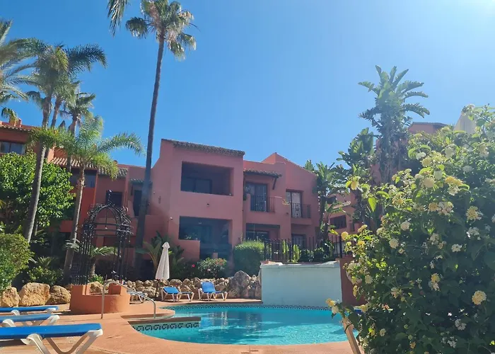 Luxury 2-bed Elviria - Pool Sauna & Gym 公寓